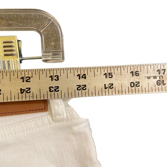 CALVIN KLEIN WHITE HIGH RISE BUTTON FLY RAW ROLLED CUFF DENIM SHORTS SZ 26 - Picture 9 of 11